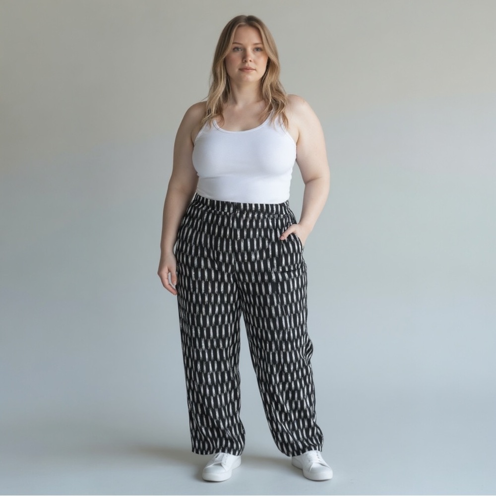 Peter Nygard Monochrome Striped Pants - Picture 2 of 4